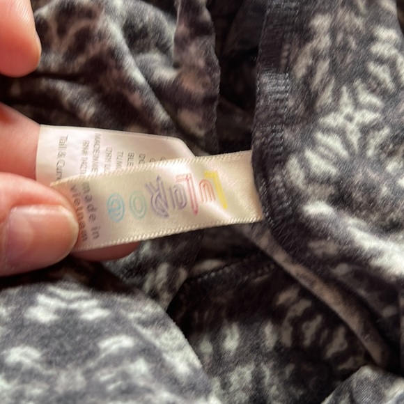 Lularoe leggings tall and curvy - Picture 2 of 2